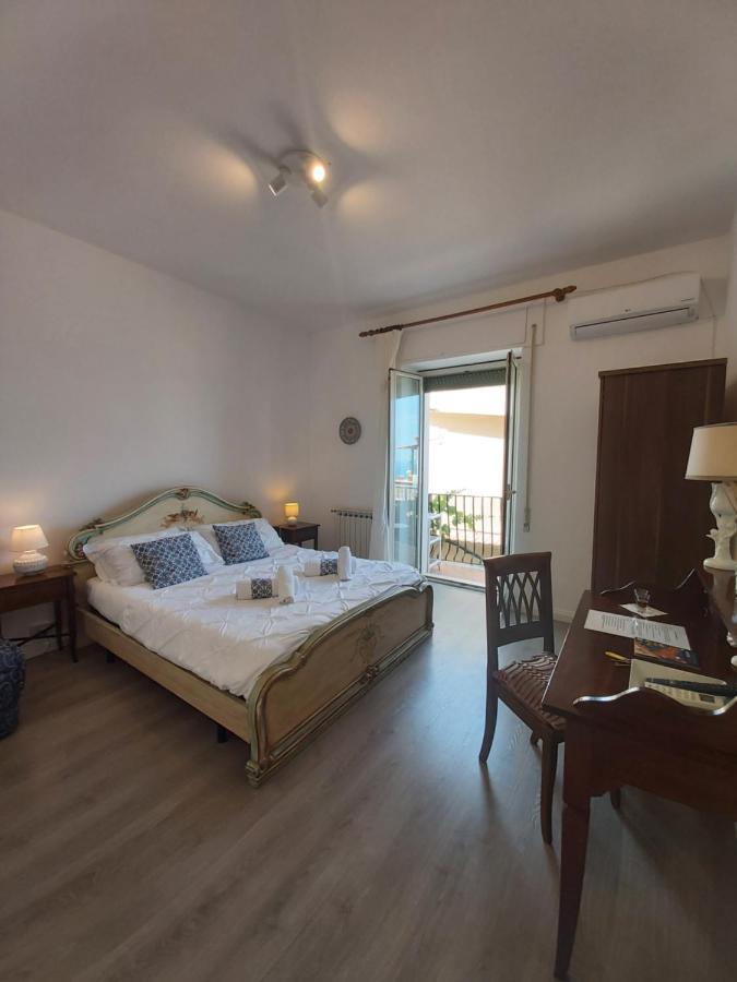 타오르미나 La Guardiola Di Angela E Nino B&B 외부 사진